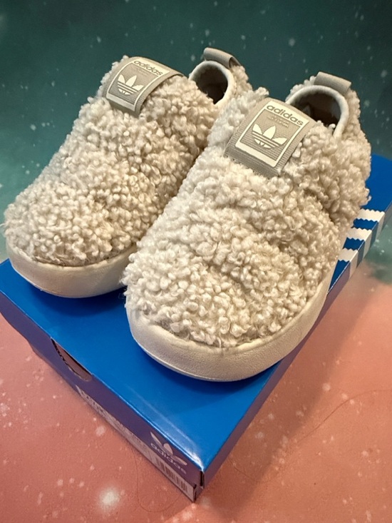 adidas Other - adidas toddler Kids Sherpa Slip-On Sneakers in Cream 12.5k puffylette 360 c
